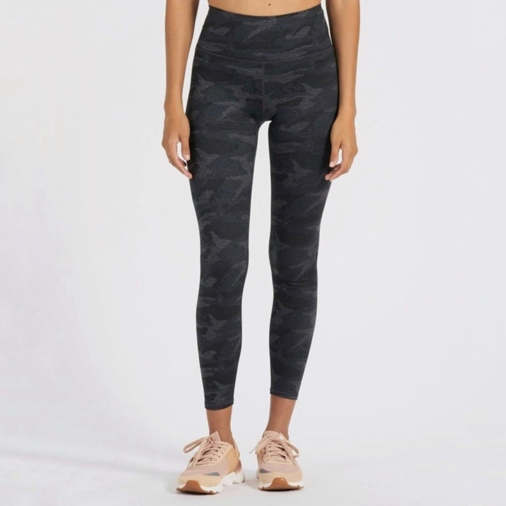 VUORI WOMEN'S CLEAN ELEVATION LEGGING‎ Black Camo